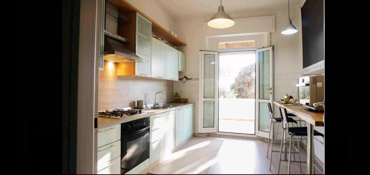 Villa Aurelia - Seafront Apartment With Terrace Куарту-Сант'Элена Экстерьер фото