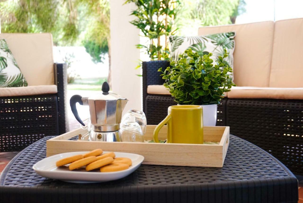 Villa Aurelia - Seafront Apartment With Terrace Куарту-Сант'Элена Экстерьер фото